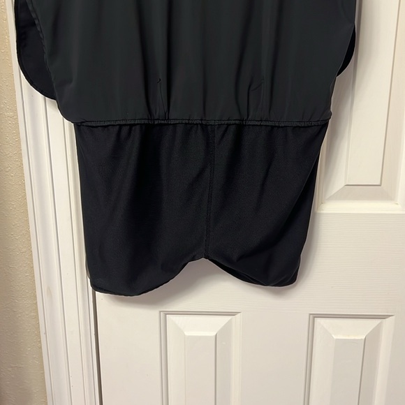Athleta black skort with two zippered pockets - Picture 5 of 6